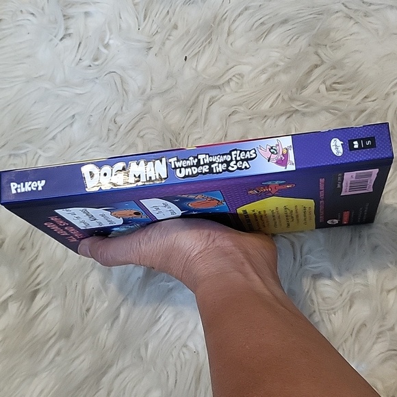Dog Man Twenty Thousand Fleas Under the Sea Hardback book - Picture 5 of 8